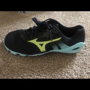 Brand New Mizuno Size 9.5 Women’s Shoe